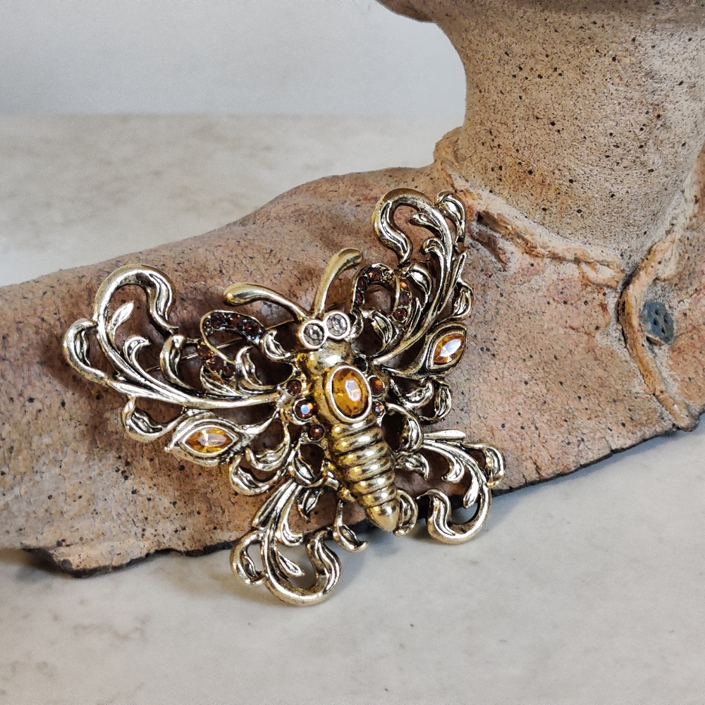 Exquisite Butterfly Brooch Signed Craft/Gem-Craft Gene Verri